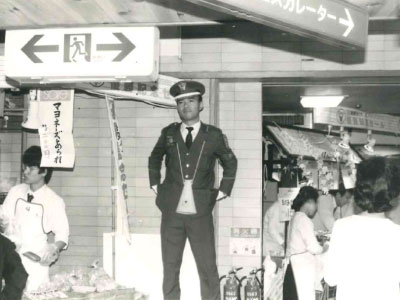 写真：阪神タイガース優勝に伴う阪神百貨店の雑踏警備